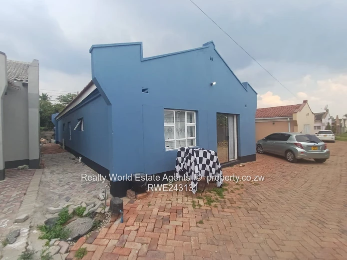 Bluff Hill Pamvura Sunset Mews-Townhouse for Sale (Sole Mandate)
