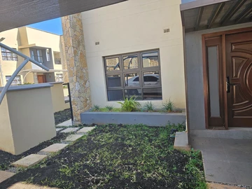 3 Bedroom Flat & Apartment