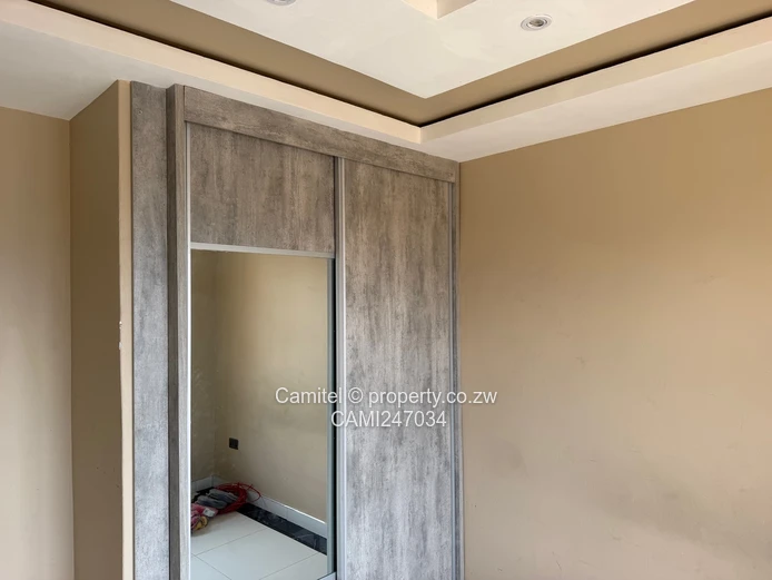 Stylish 2-Bed Arlington Cottage — Borehole & Modern Kitchen