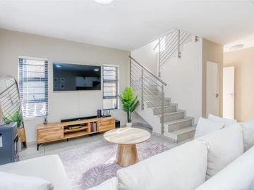 4 Bedroom Flat & Apartment