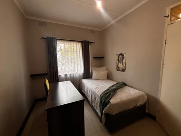 2 Bedroom Flat & Apartment