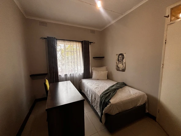 2 Bedroom Flat & Apartment