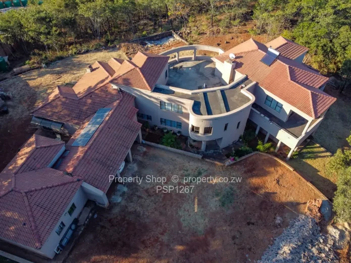 Contemporary 5 bedroom house 