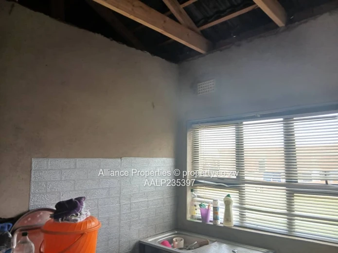 Corner Stand Fixer-Upper with Exceptional Potential in Glaudina