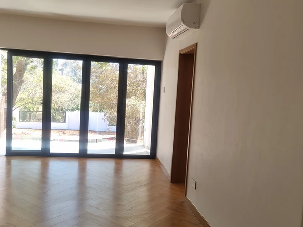 2 Bedroom Flat & Apartment