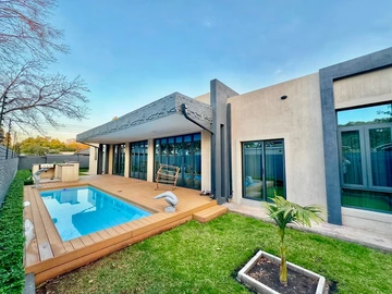 4 Bedroom Flat & Apartment