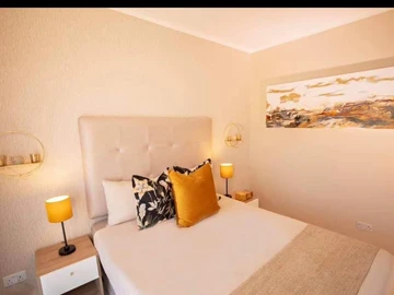 2 Bedroom Flat & Apartment