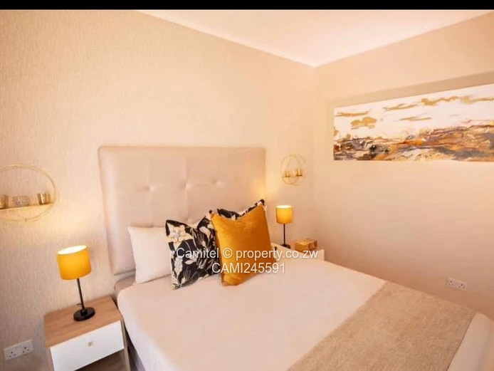 Sunlit Modern 2-Bed Apartment in Aspindale — Secure, Fitted Kitchen