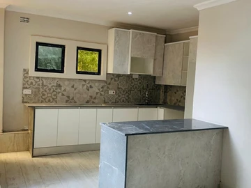 2 Bedroom Flat & Apartment