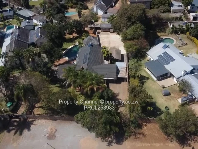 4 bed house with lots of Investments opportunities 