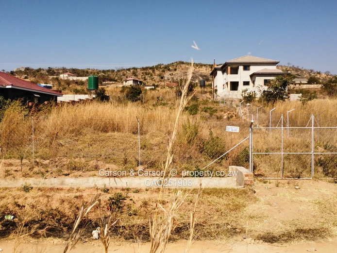 Spacious 1000m2 Stand in Crowhill Views — Gravel Roads