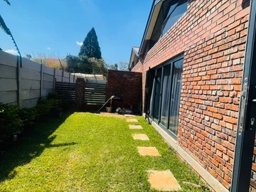 2 Bedroom Flat & Apartment