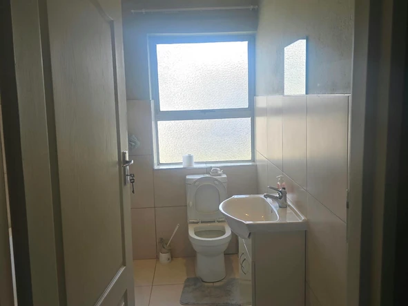 2 Bedroom Flat & Apartment
