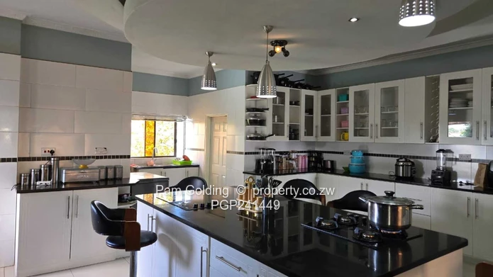 6 bedroom house for sale in Sandton Park (Sole Mandate)