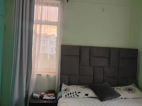 2 Bedroom Flat & Apartment