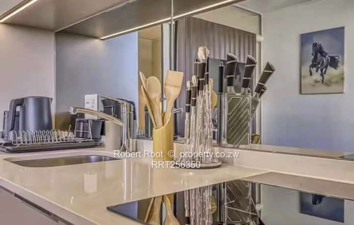 Modern, Stylish1 Bed Apartment in Rosebank (Sole Mandate)
