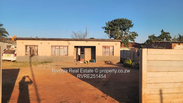 Walled 1-Bed cottage , Large Yard & City View in Arcadia (Sole Mandate)