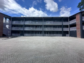 2 Bedroom Flat & Apartment