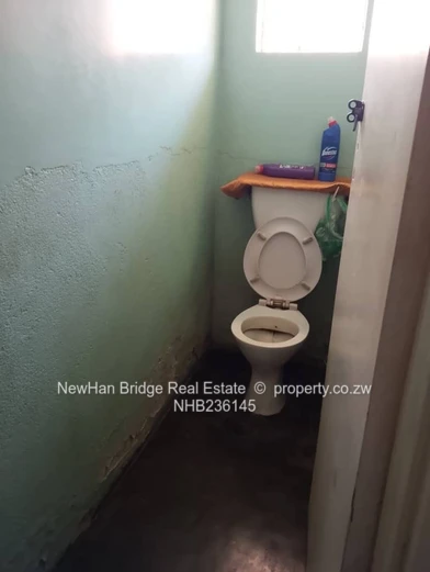 Norton 4-Bed Home with Gated Yard & Mango Trees