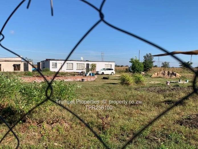 1-bed cottage  fenced 3,173m² stand, Norton, Trafalgar ZESA