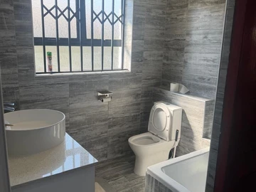 3 Bedroom Flat & Apartment