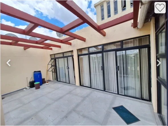 2 Bedroom Flat & Apartment