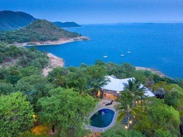 Hotel & Lodge