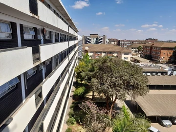 2 Bedroom Flat & Apartment