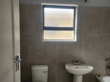 2 Bedroom Flat & Apartment