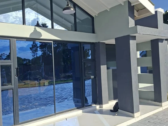 4 Bedroom Flat & Apartment