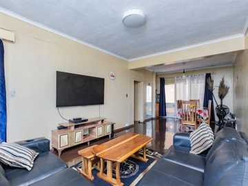 2 Bedroom Flat & Apartment