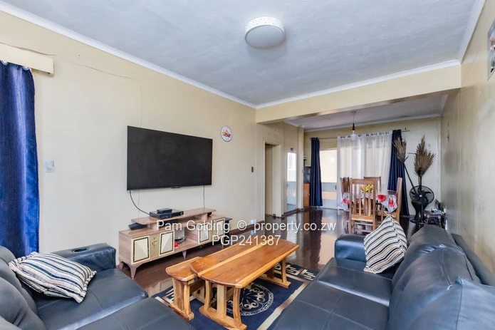 Immaculate Apartment, Ideal Location (Sole Mandate)