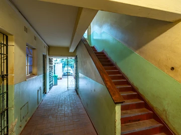 2 Bedroom Flat & Apartment