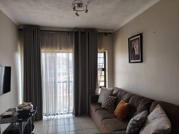 2 Bedroom Flat & Apartment