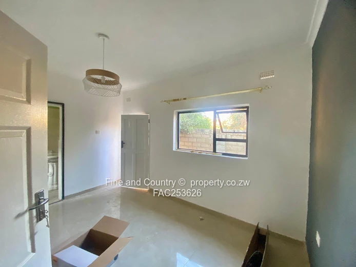 Spacious Family Home with Cottage in Selbourne Park Phase 2