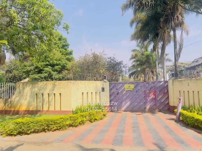 Borrowdale West: 4BR Family Home with Borehole