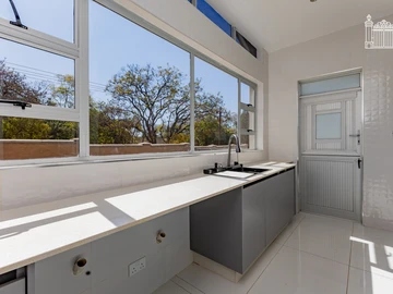 3 Bedroom Flat & Apartment
