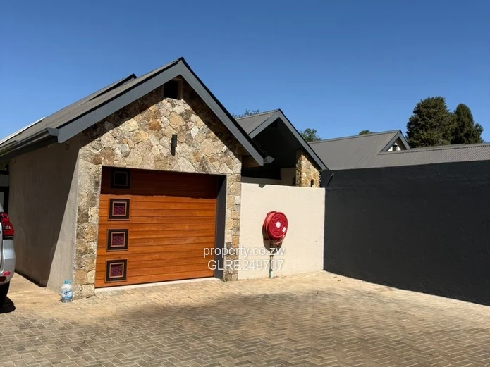 Stone-clad 4-Bed Mount Pleasant Apt - Pool & Borehole