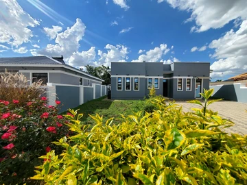 Modern Comfort In Arlington Estate: Newly Renovate