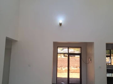 4 Bedroom Flat & Apartment