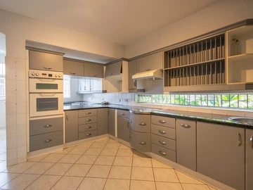 3 Bedroom Flat & Apartment