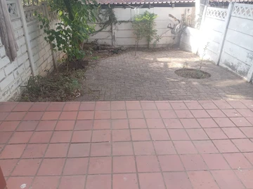 2 Bedroom Flat & Apartment