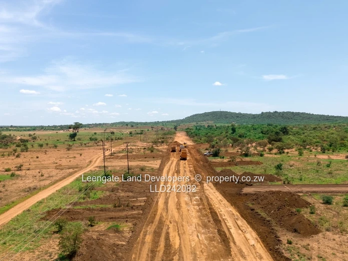 2hacter  Kadoma Farm - Main Road Frontage & Gravel Access