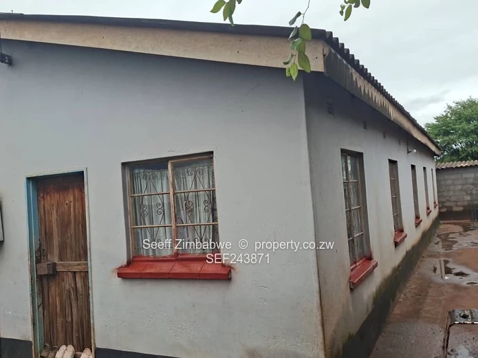 Single-Storey 5-Bed Home with Veranda in Chiredzi (Sole Mandate)