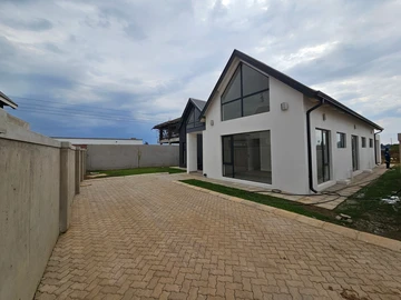 4 Bedroom Flat & Apartment