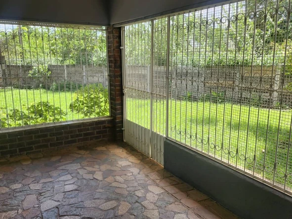 _Kensington Fully Furnished 3 Bedroomed Garden Flat To Rent_*