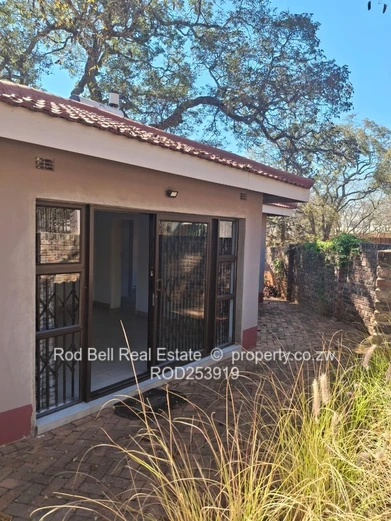 Chisipite 3-Bed with Modern Kitchen & Garden