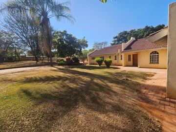 3 Bedroom Garden Flat