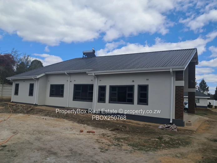 Chisipite, 3 bed Cluster Demo House for sale! 
