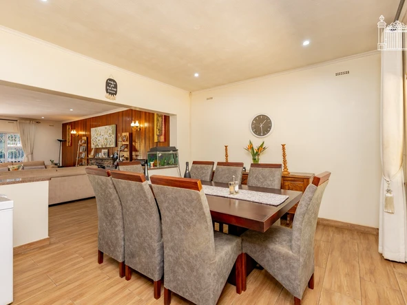 6 Bedroom House